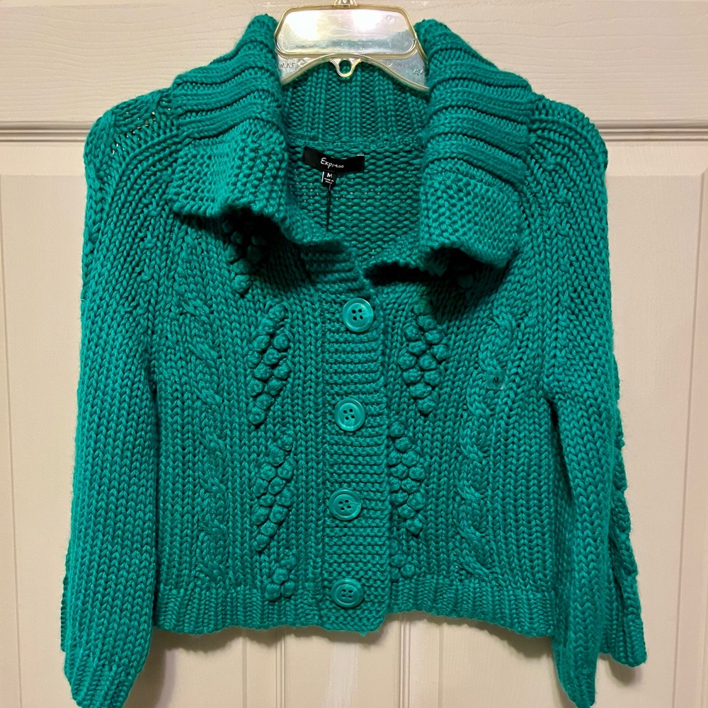 NWOT! Express Wo Sz M Green Collared Button Cropped Cardigan